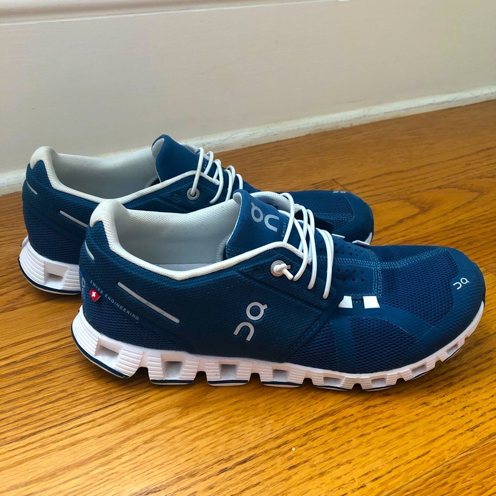 On Cloud running shoes/sneakers, size 7